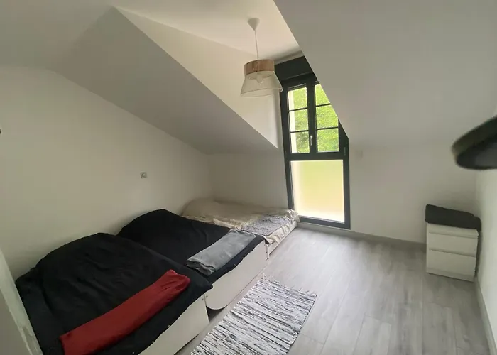 Parentale 20 M2 Avec Sdb A 15min De Жосиньи